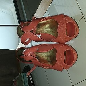 Heels Bakers brand ,Coral color size 7.5